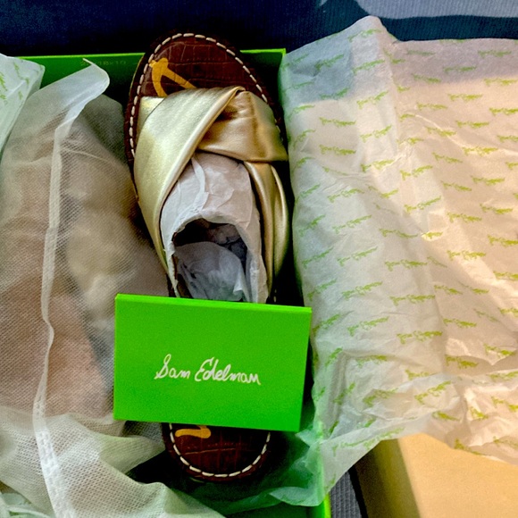 NWB-Sam Edelman, Gold 100% LEATHER Cross- Strap 3” Heel Sandals/Wedges - Picture 12 of 15